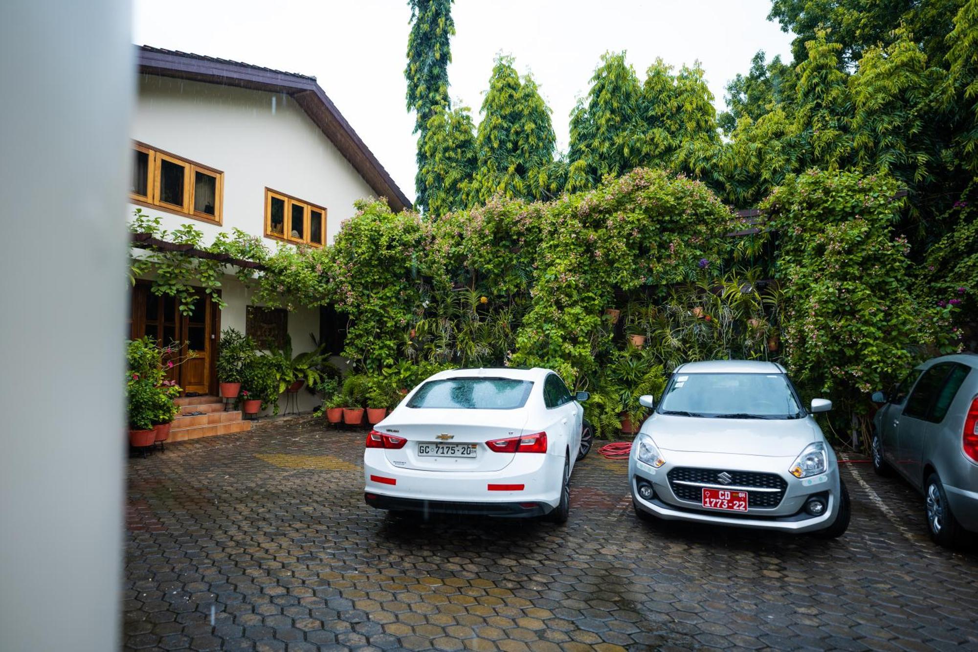 Esther'S Hotel Accra Exterior photo